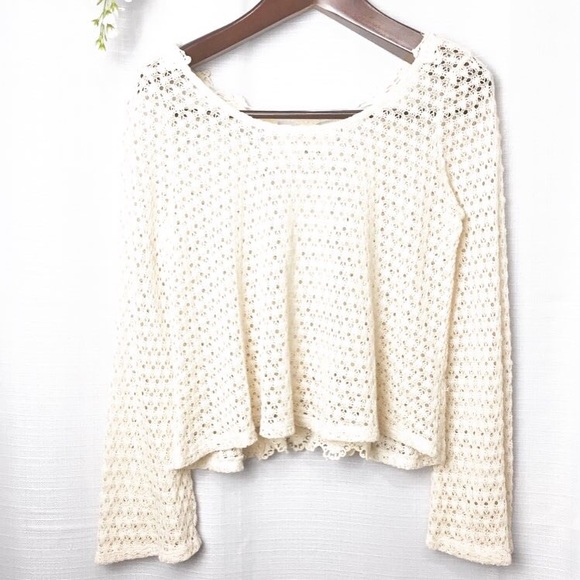 Monteau Tops - Monteau• boho long sleeve crochet crop top